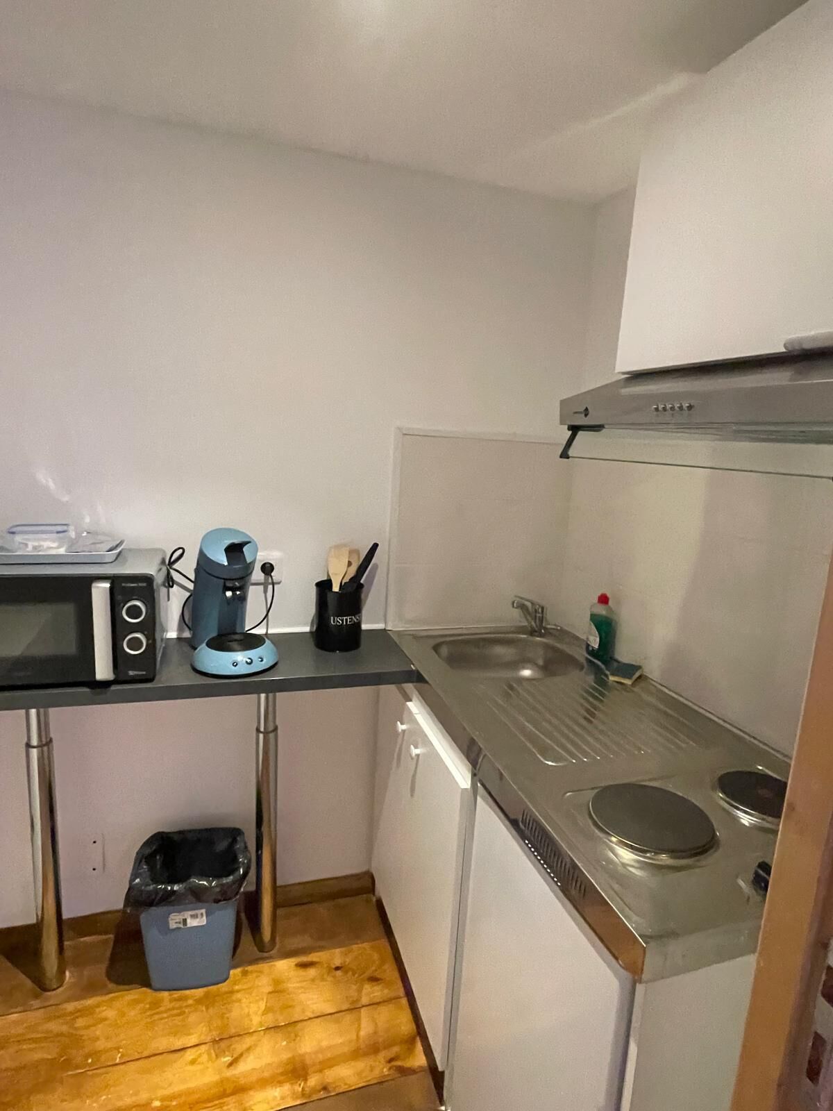 Appartement Confort | Cuisine privée | Réfrigérateur, micro-ondes, plaque de cuisson