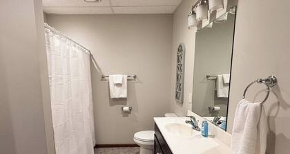 The Beatrice Beauty – Cozy 2BR Retreat Perfect for Families or Friends