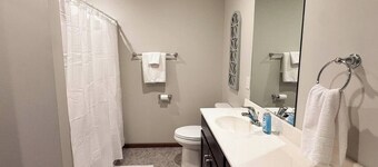 The Beatrice Beauty – Cozy 2BR Retreat Perfect for Families or Friends