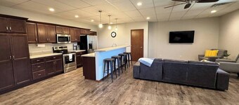 The Beatrice Beauty – Cozy 2BR Retreat Perfect for Families or Friends