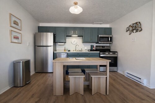 Main St. Studio - Walk to Lifts, Dining, and Shopping
