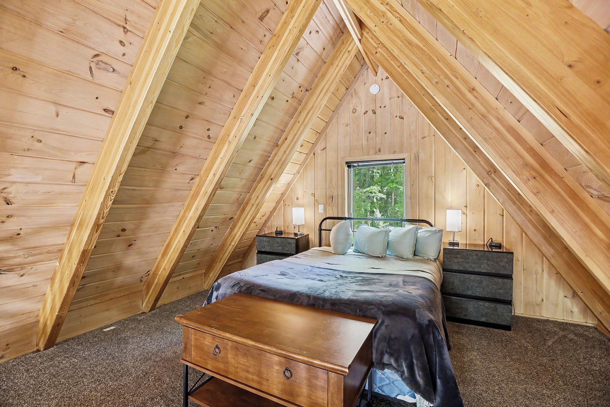 6 bedrooms, iron/ironing board, free WiFi, bed sheets