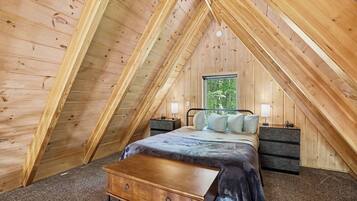 6 bedrooms, iron/ironing board, free WiFi, bed sheets