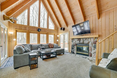 Harbor Springs Lodge, Less then a mile to Nubs/Highlands
Ski,Golf, Hot Tub,