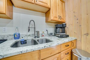 Micro-ondes, four, plaque de cuisson, lave-vaisselle