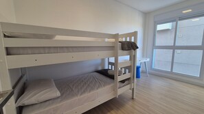 Basic Apartment - Apts in Building w/ Pool 120 m From the Beach - LTT (Picarras)