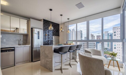 Apts in Building w/ Pool 120 m From the Beach - LTT