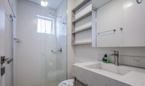 Căn hộ cơ bản | Phòng tắm | Buồng tắm vòi sen 