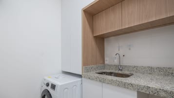 Basic Apartment | Bahagian dalam