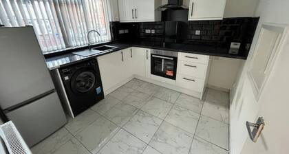 3 Bedroom house with new kitchen and Bathroom