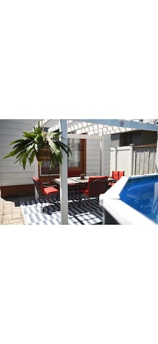 Cozy 4bed 3BR house in North Tonawanda with AC and Pool!