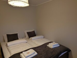 5 bedrooms, iron/ironing board, free WiFi