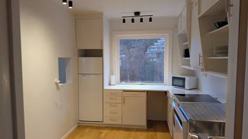 Mikroaaltouuni, uuni, liesi, astianpesukone