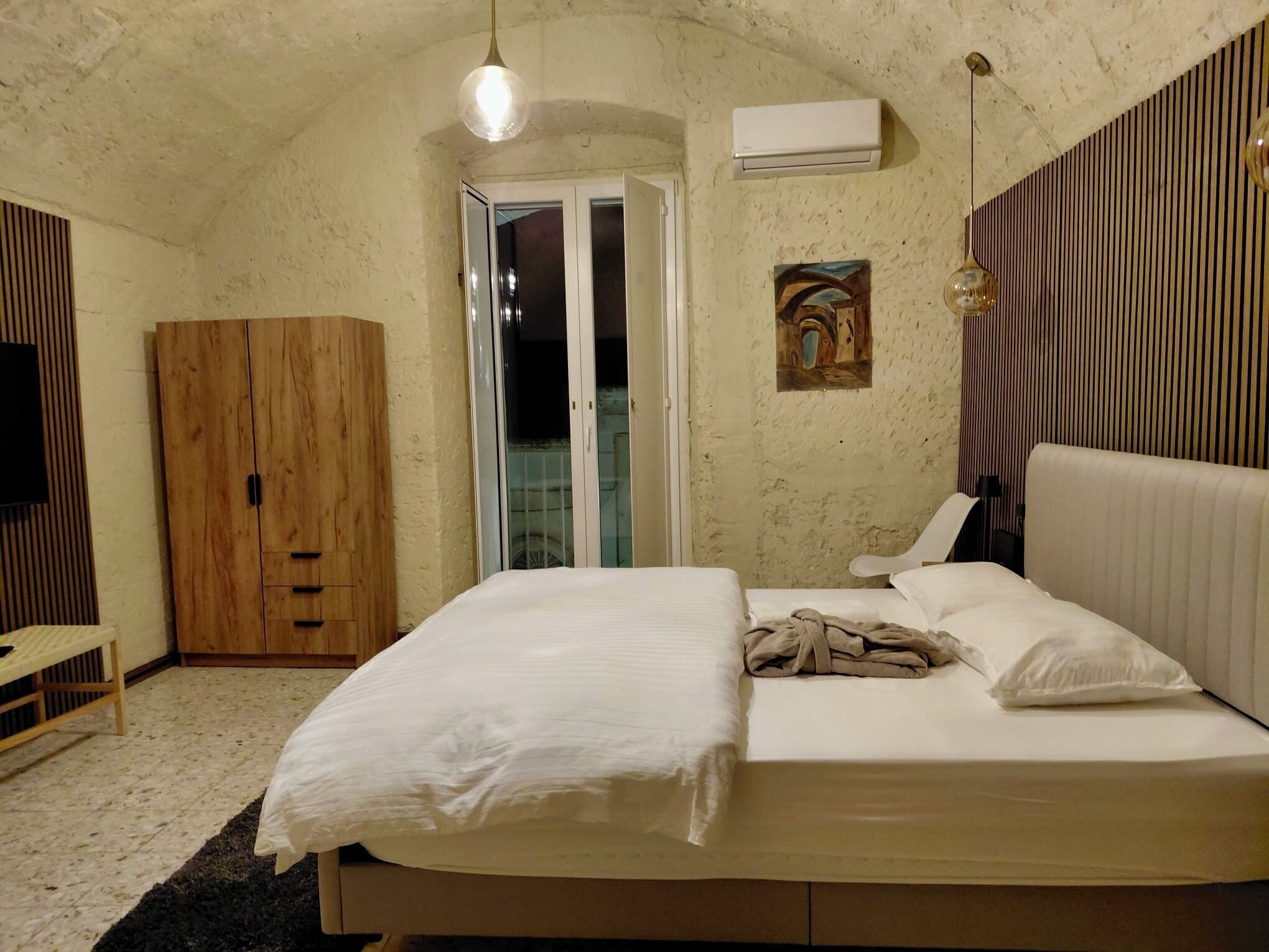 1 camera, Wi-Fi, lenzuola