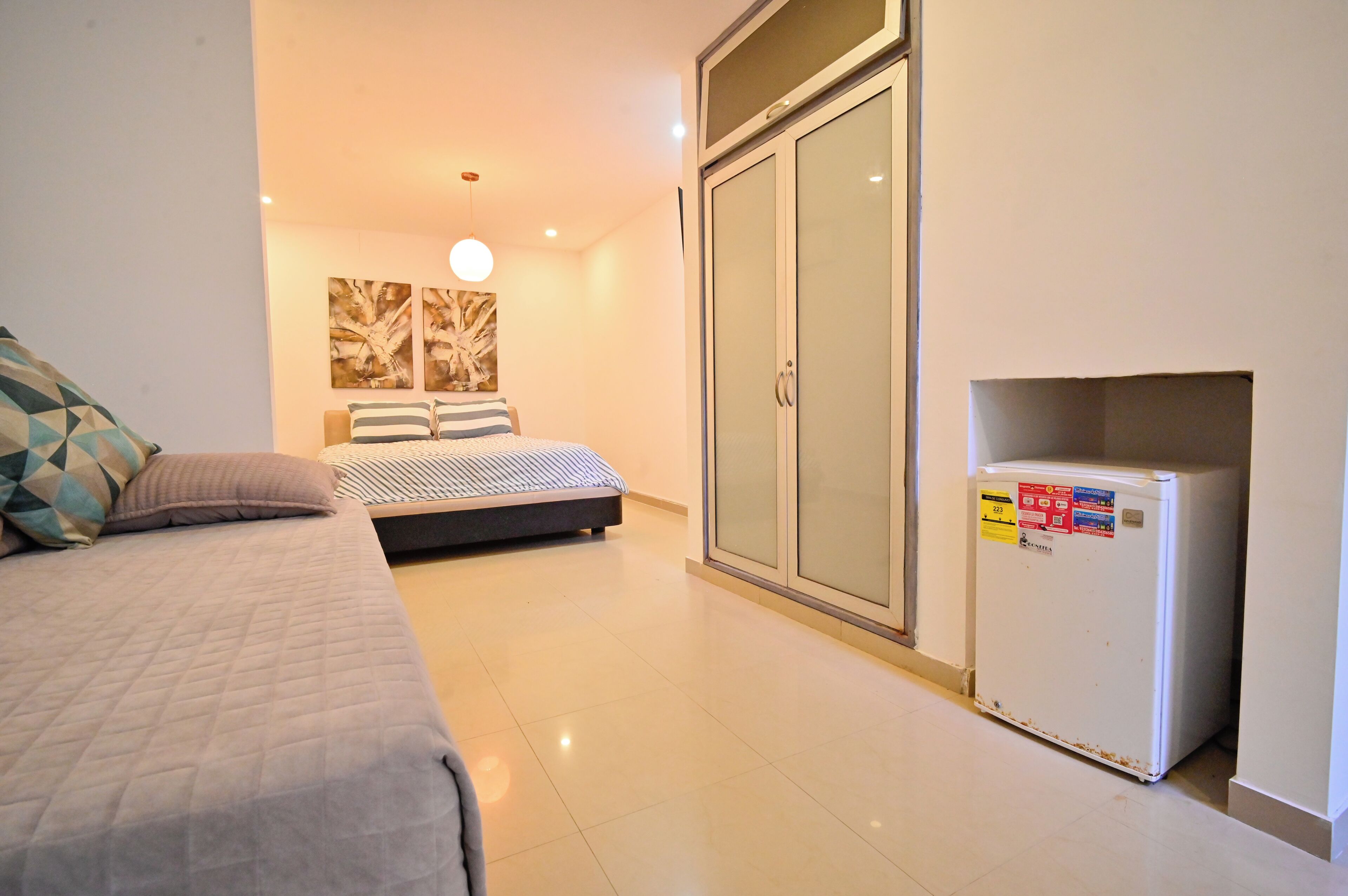 Kamar Double atau Twin Standar | Selimut bulu angsa, minibar, didekorasi berbeda-beda, dan Wi-Fi gratis