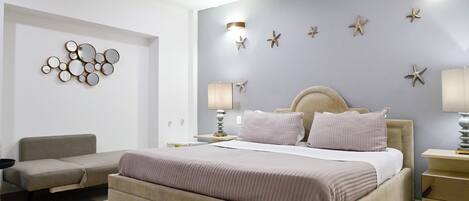 Superior Room, 1 King Bed | Bathroom | Shower, towels, soap, shampoo