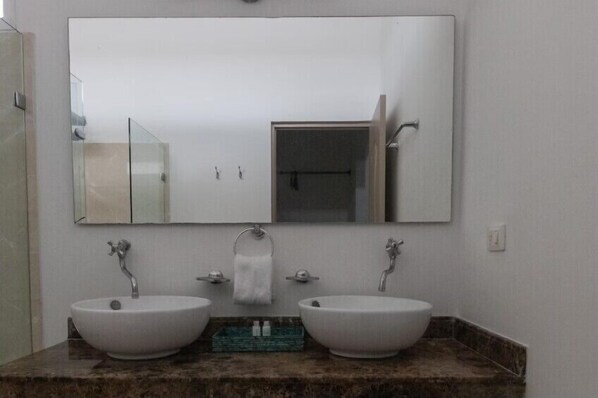 Desk, laptop workspace, free WiFi