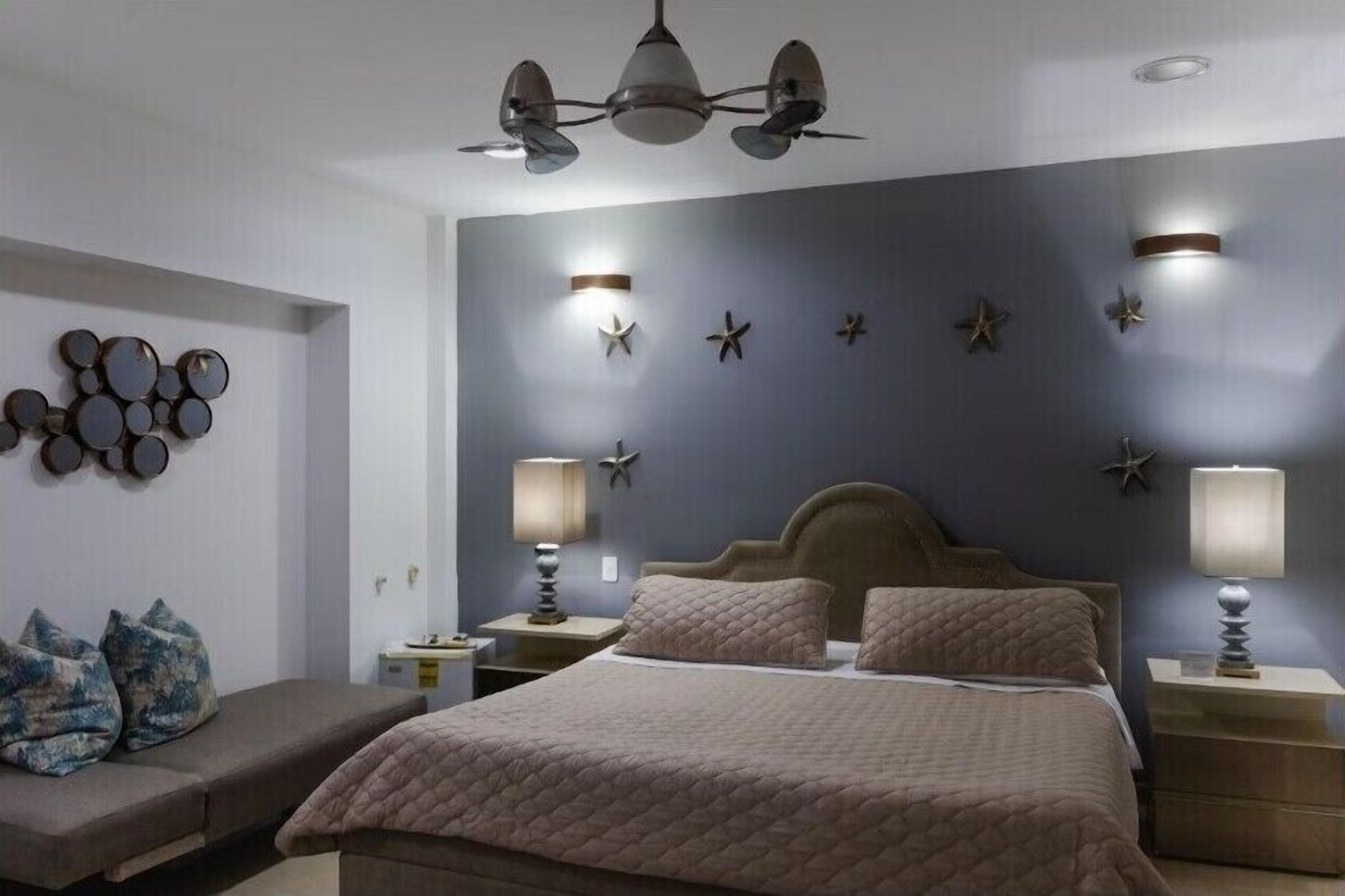 Bureau, espace de travail pour ordinateur portable, Wi-Fi gratuit