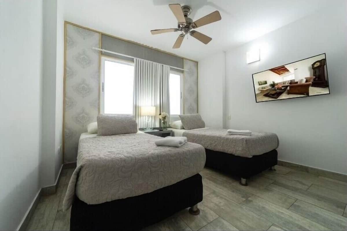 Standard Twin Room | Desk, laptop workspace, free WiFi