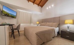 Bureau, espace de travail pour ordinateur portable, Wi-Fi gratuit