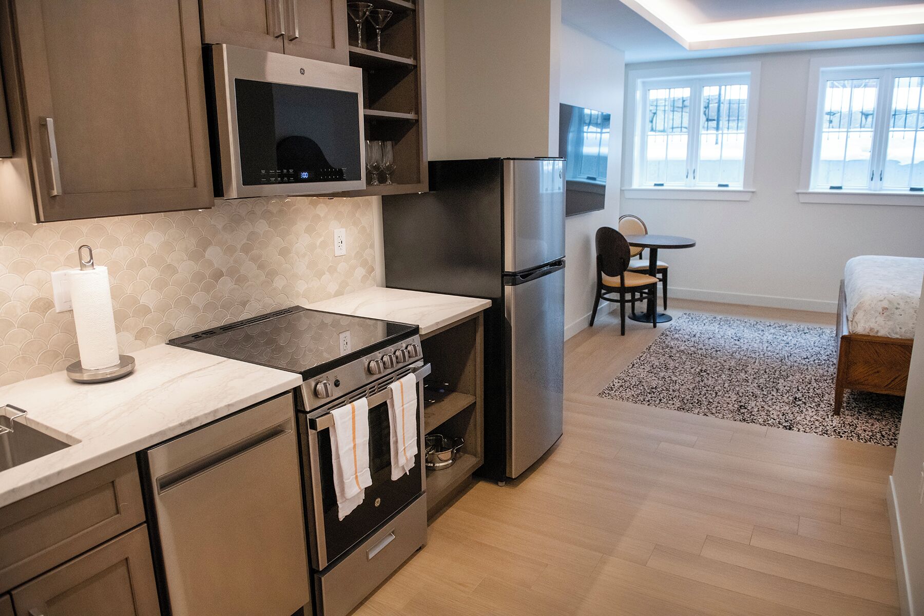 Classic Apartment | Dapur peribadi | Peti sejuk/penyejuk beku saiz penuh, ketuhar gelombang mikro, ketuhar 