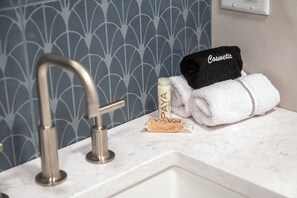 Classic Apartment | Bathroom