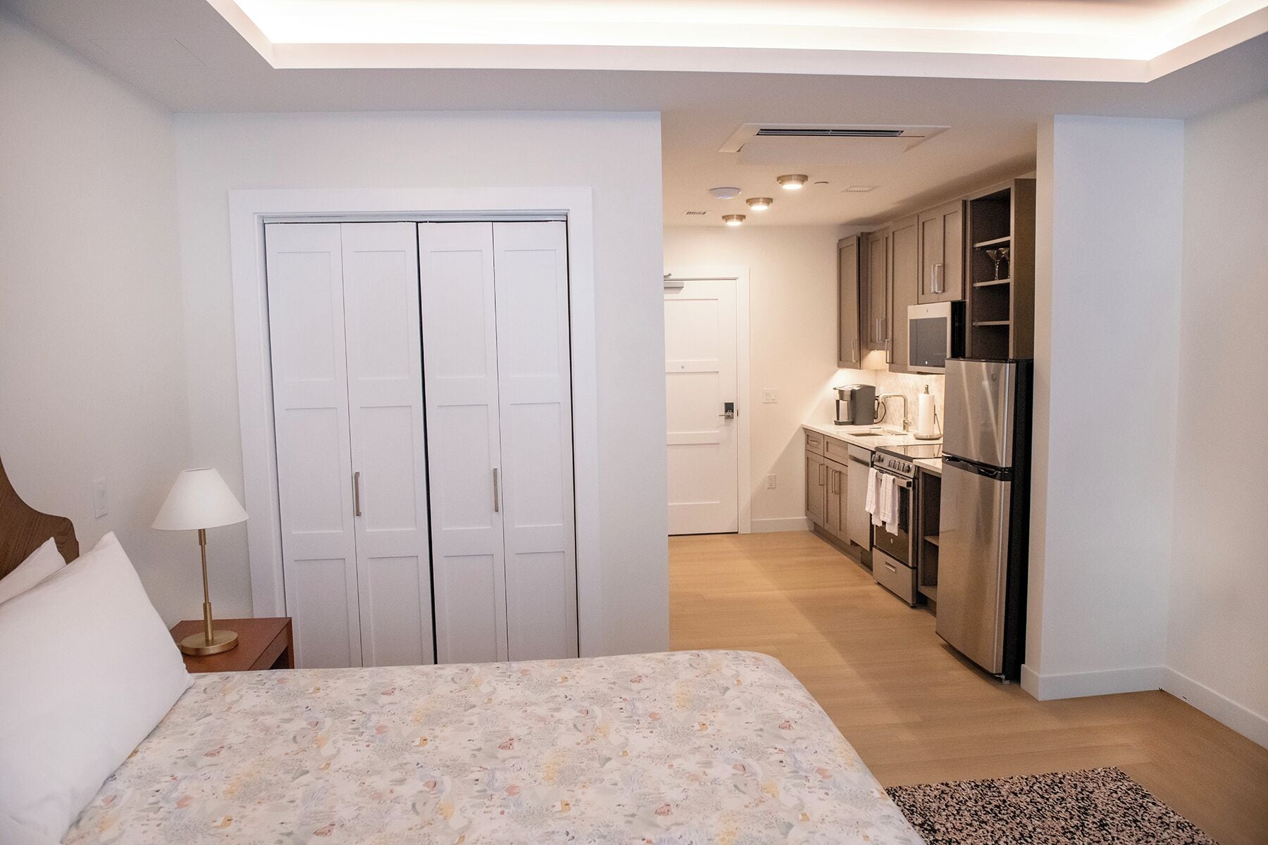 Classic Apartment | In-room safe, soundproofing, iron/ironing board, free WiFi