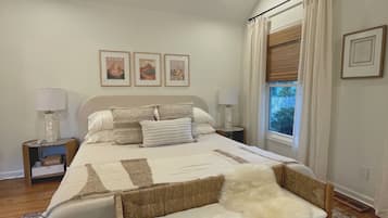 4 bedrooms, iron/ironing board, WiFi, bed sheets