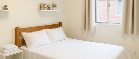 Iron/ironing board, internet, bed sheets