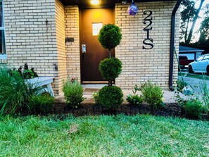 Exterior detail - Cozy 2 bedroom ranch in South Bend just 10 min from The University of Notre Dame (South Bend)
