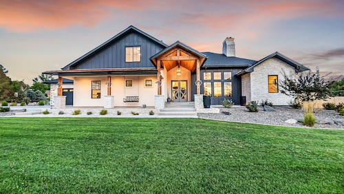 Family-Friendly Luxury - Sleeps 16 - Close to CMU, Wineries & LDS Temple