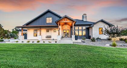 Family-Friendly Luxury - Sleeps 16 - Close to CMU, Wineries & LDS Temple