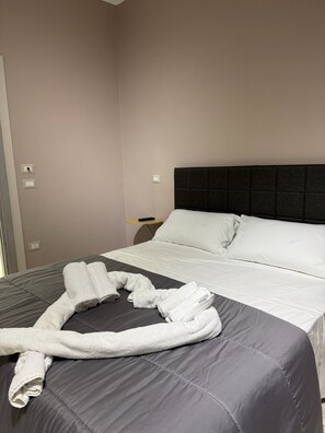 Deluxe Quadruple Room, Balcony, Park View - B e b helena  (Naples)