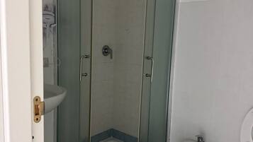 Comfort Double Room, Balcony | Bathroom | Hair dryer, towels, soap, shampoo