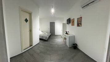 Comfort-Doppelzimmer, Balkon | Schreibtisch, laptopgeeigneter Arbeitsplatz, kostenloses WLAN