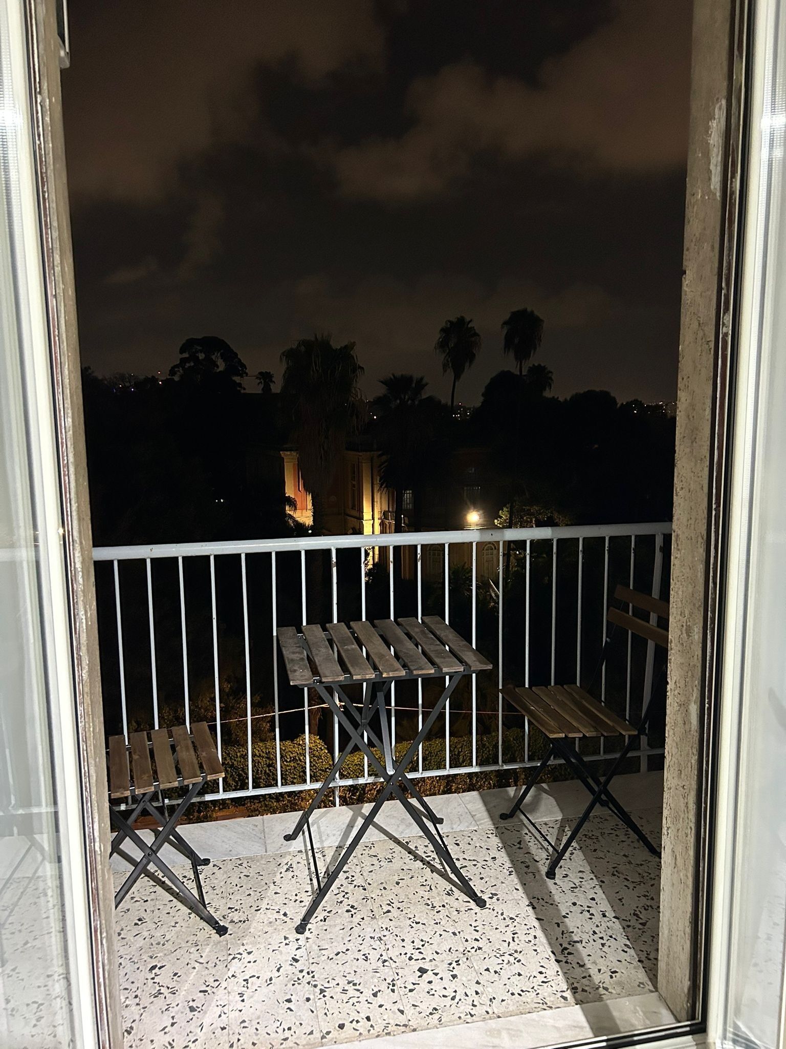 Bureau, espace de travail pour ordinateur portable, Wi-Fi gratuit