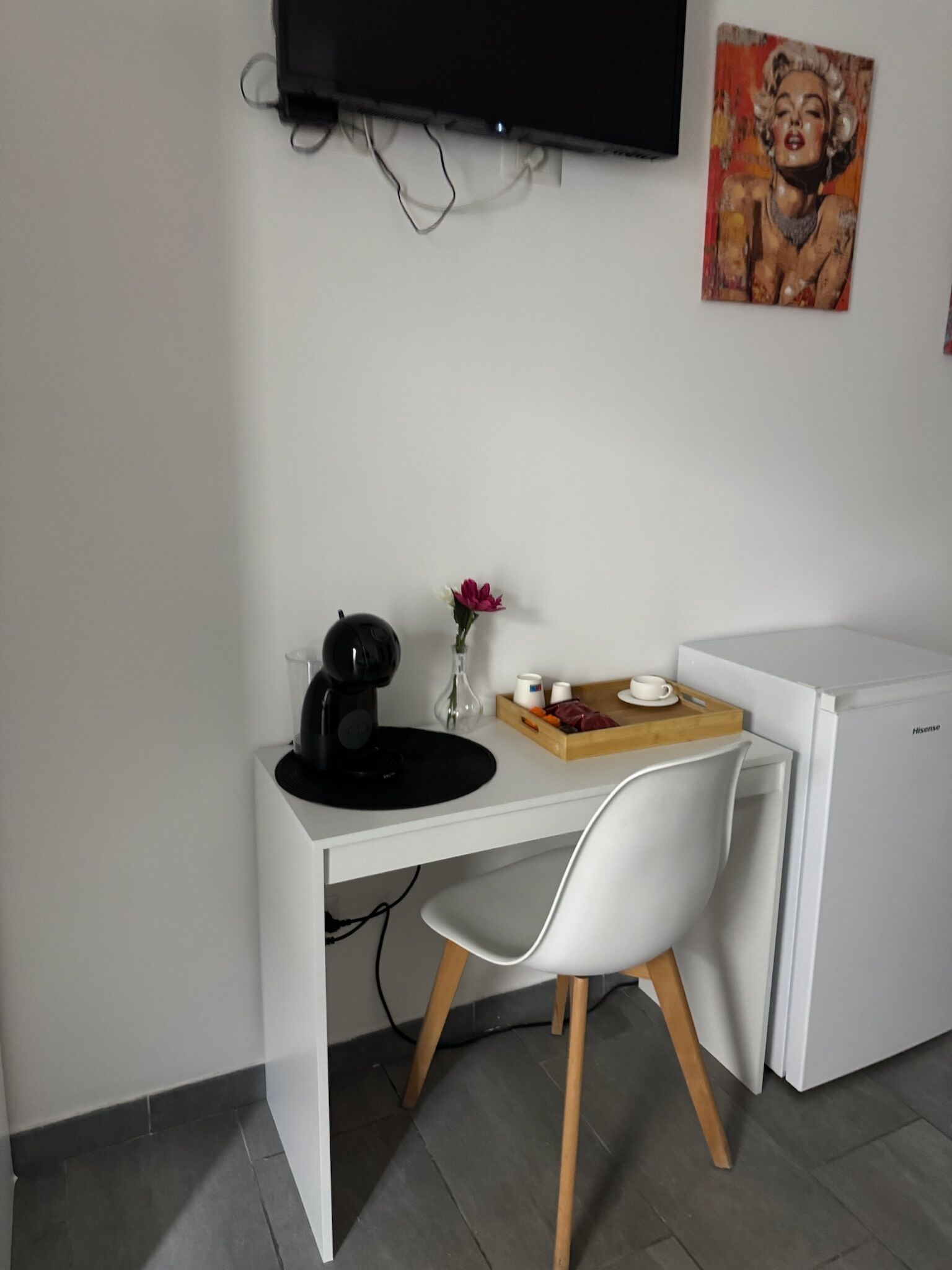 デスク、ノートパソコン用作業スペース、WiFi (無料)