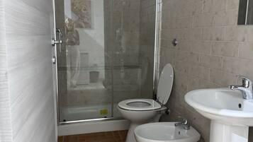 Desk, laptop workspace, free WiFi