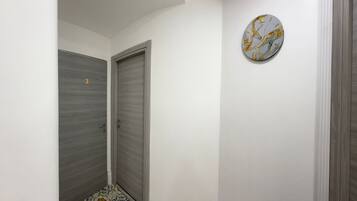 Una scrivania, postazione laptop, Wi-Fi gratuito