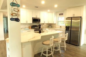 Mikroaaltouuni, uuni, liesi, astianpesukone