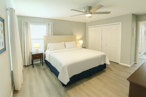 Tabla de planchar con plancha, wifi y ropa de cama 