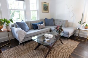 TV - Stylish 3 BR Home on Beltline w/ private office & fenced private courtyard (Atlanta)