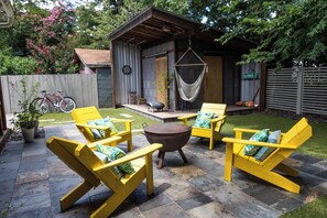 Terrace/patio - Stylish 3 BR Home on Beltline w/ private office & fenced private courtyard (Atlanta)