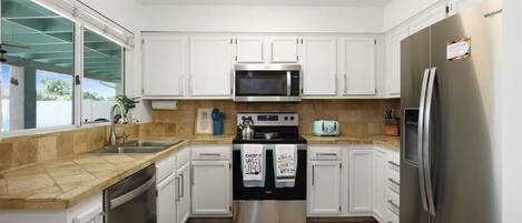 Fridge, microwave, oven, stovetop