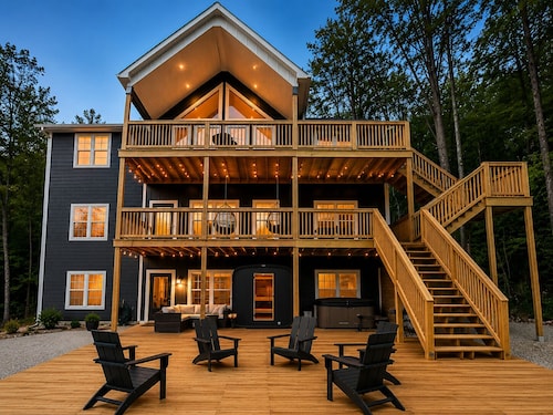 8BR Lakefront Lux Retreat: Private Dock, Sleeps 28