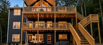 8BR Lakefront Lux Retreat: Private Dock, Sleeps 28