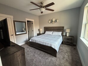 8 bedrooms, WiFi, bed sheets - 8BR Lakefront Lux Retreat: Private Dock, Sleeps 28 (Speedwell)