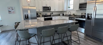 8BR Lakefront Lux Retreat: Private Dock, Sleeps 28