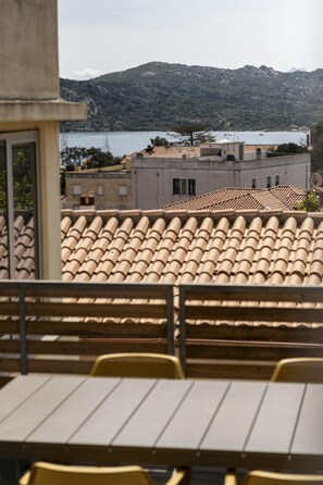 تناول الطعام بالخارج