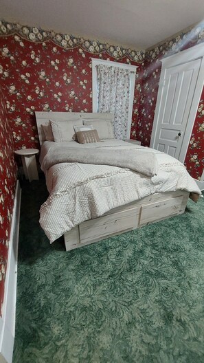 3 dormitorios, tabla de planchar con plancha, cuna de viaje